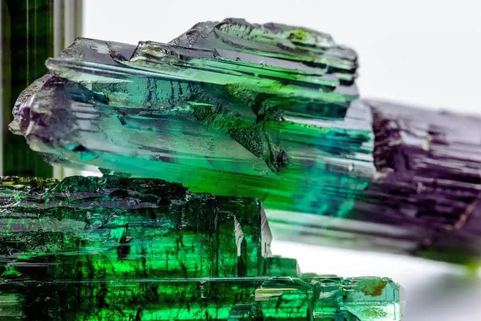 Turmalina verde: Propiedades, Significado y Poderes